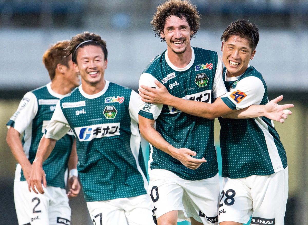 点を決め喜ぶ選手＝ＳＣ相模原提供