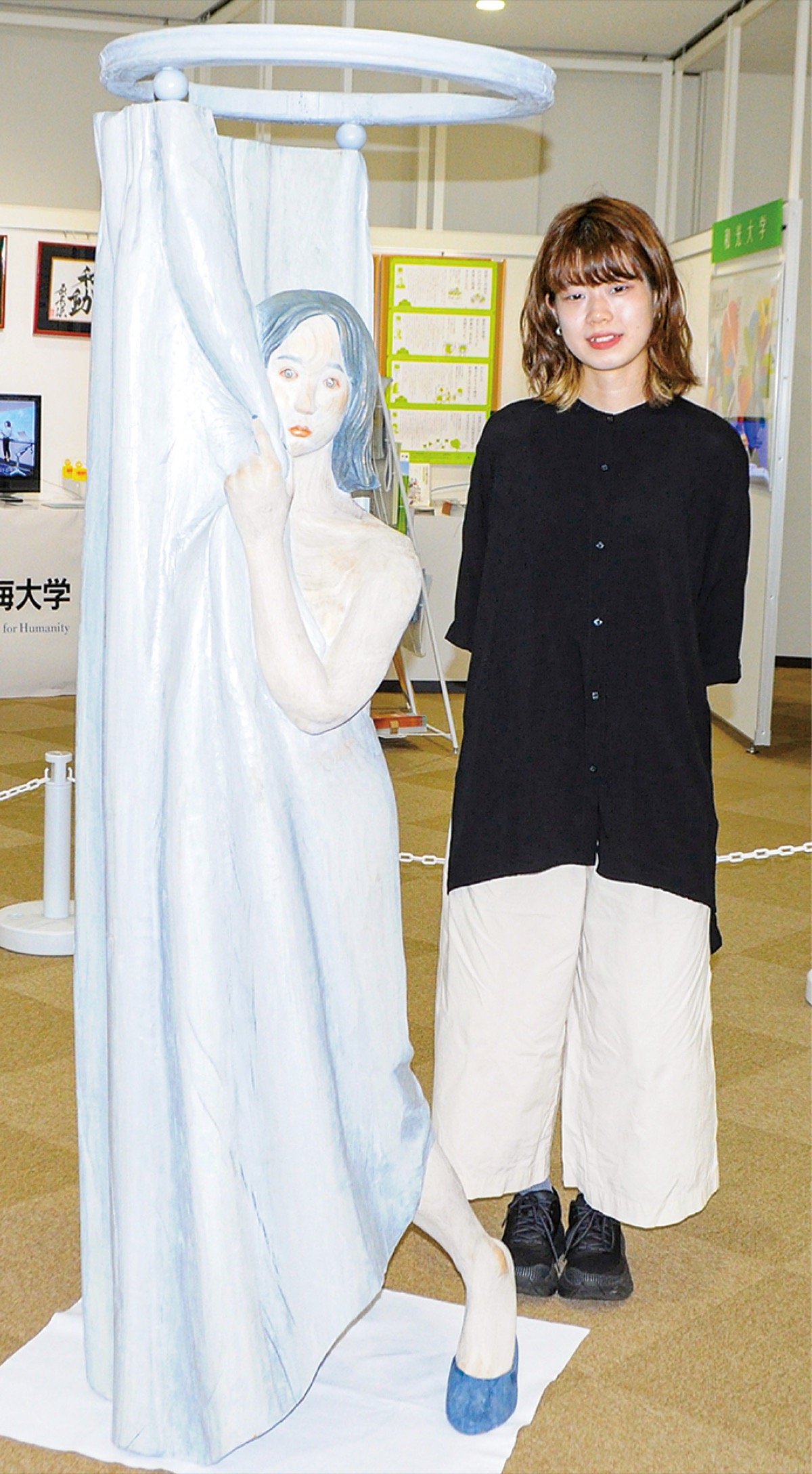 ｢木彫の女性像｣展示