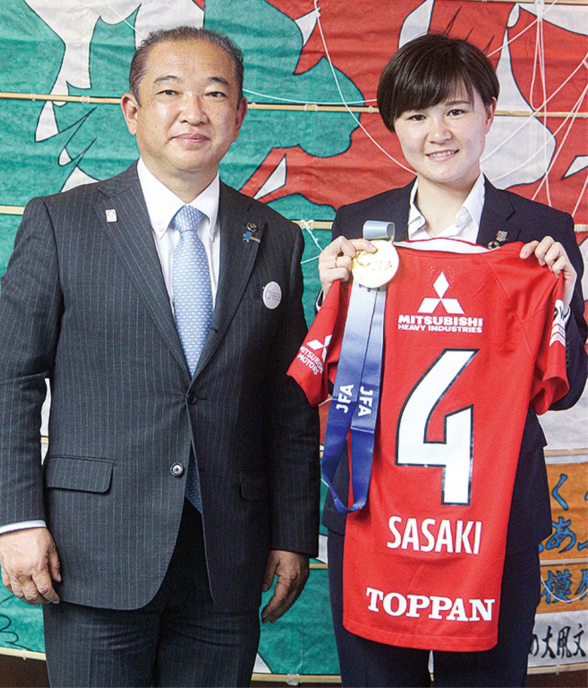 本村市長を訪問した佐々木選手（右）