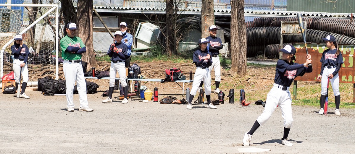 結成後、練習に励むチーム