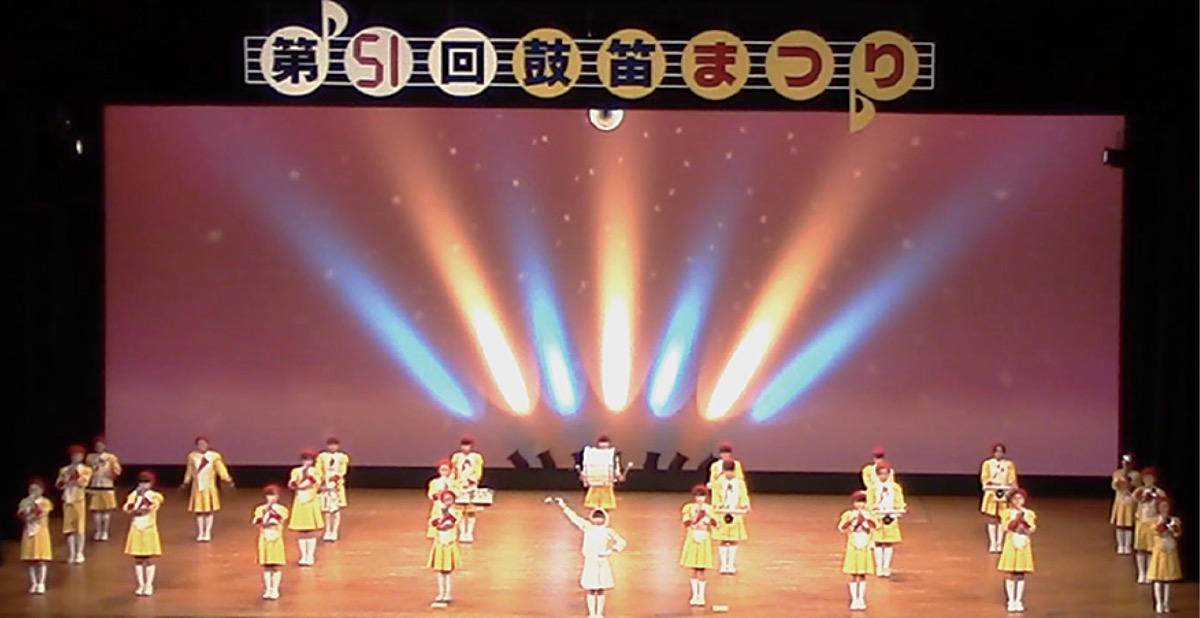 演奏する鼓笛隊(過去)