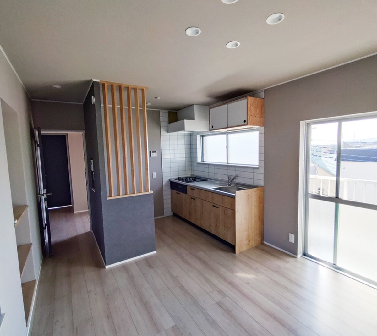 ｢英国モダン｣のリノベ物件 (写真2)