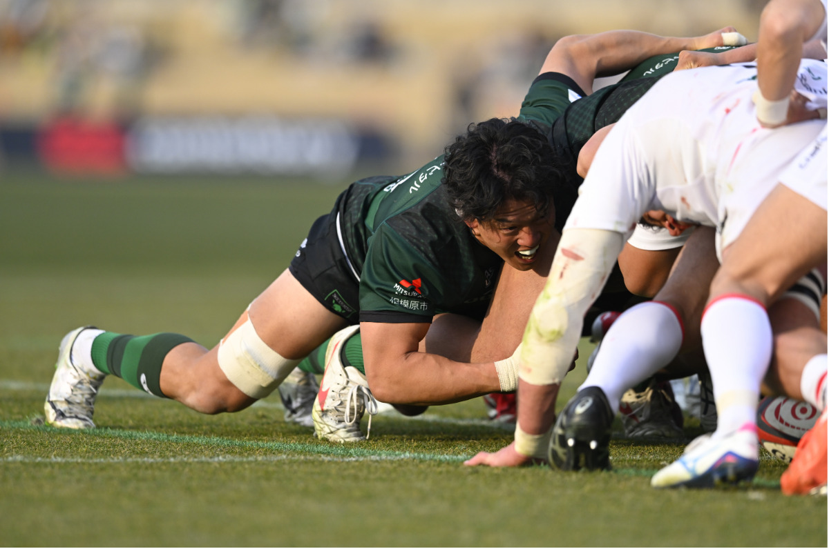 激しいスクラムでの鶴谷昌隆選手（2026年2月14日三重ホンダヒート戦）(C)JRLO