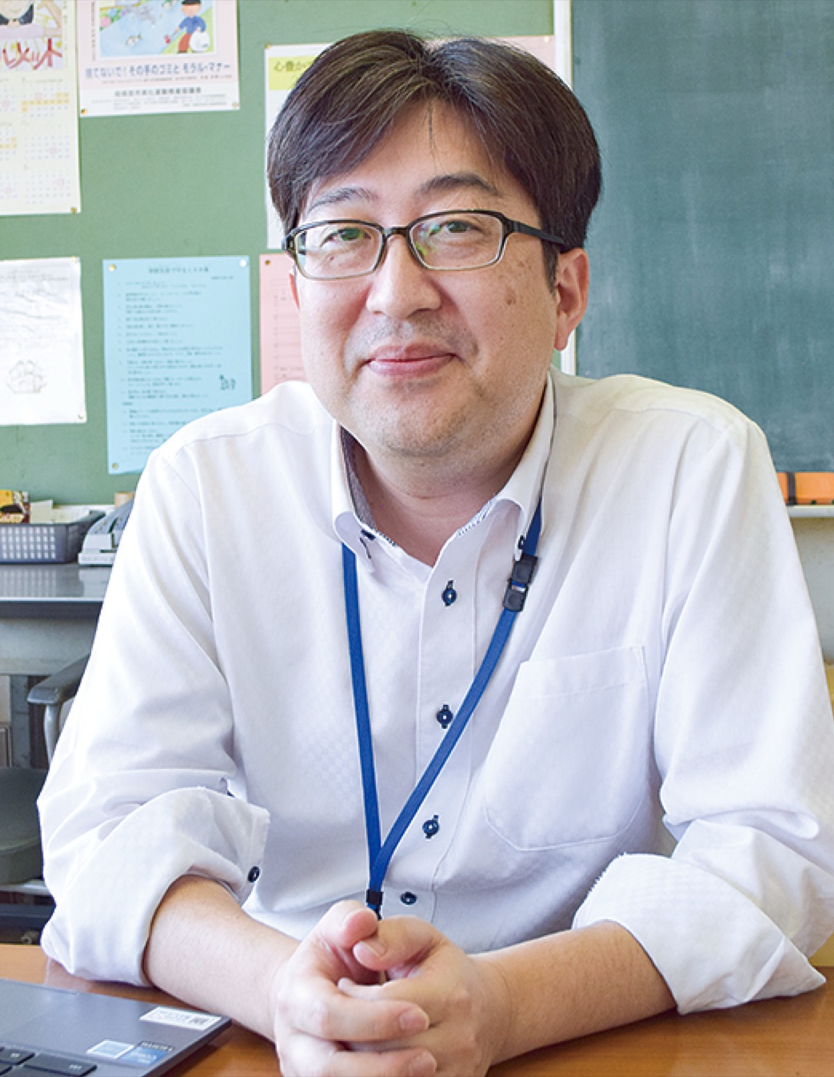 取材に応じた三浦教諭。現在勤務する旭小学校(緑区)にて。