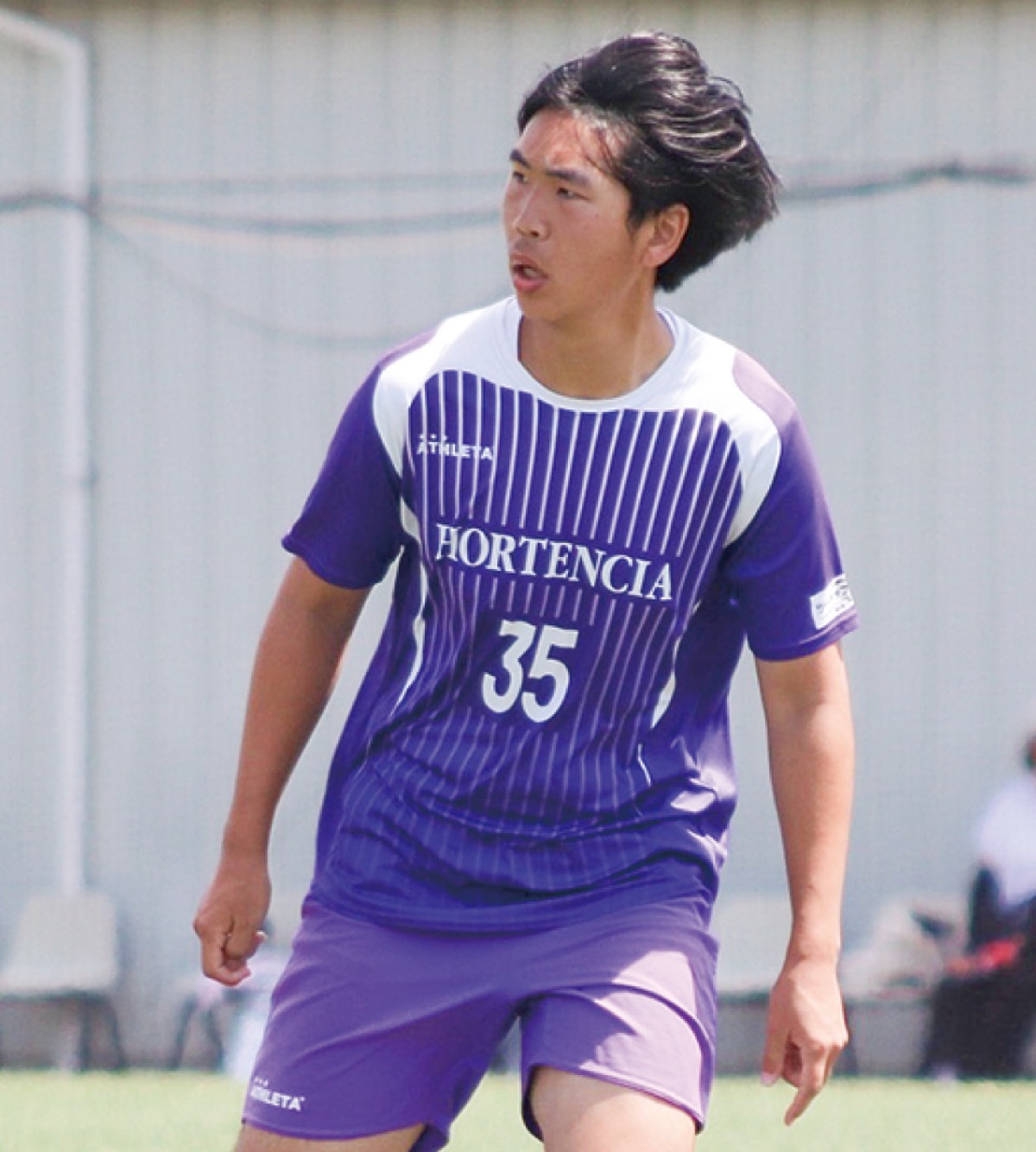 取材に応じた吉武選手＝同