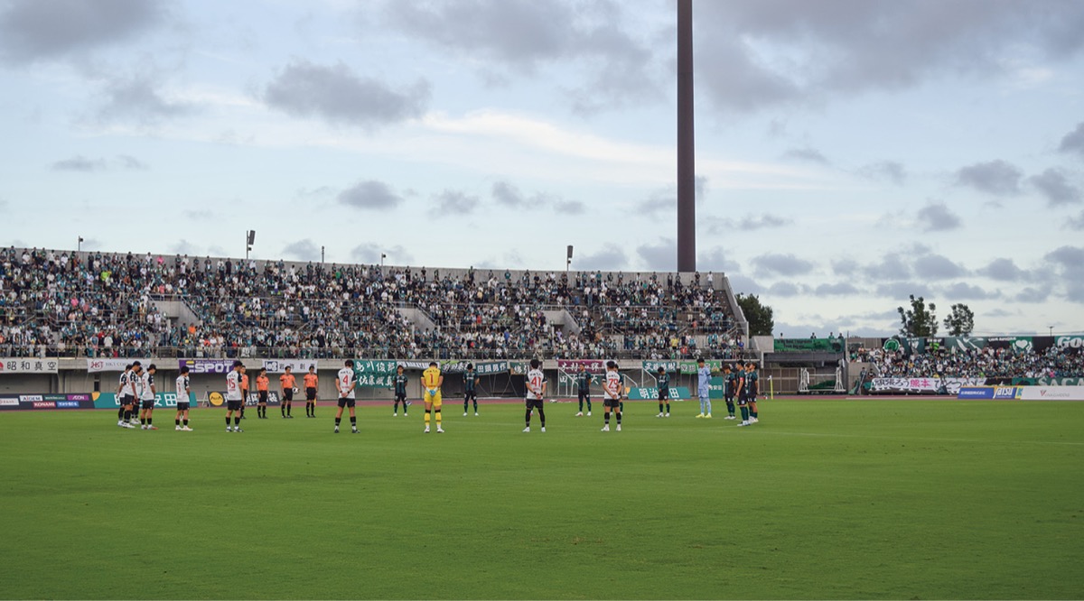 試合開始前に黙とうがささげられた