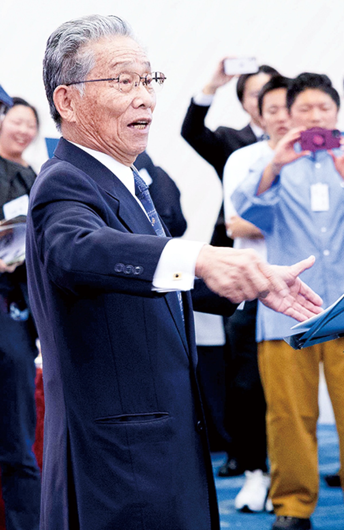 指揮を執る田山さん(2023年)=同