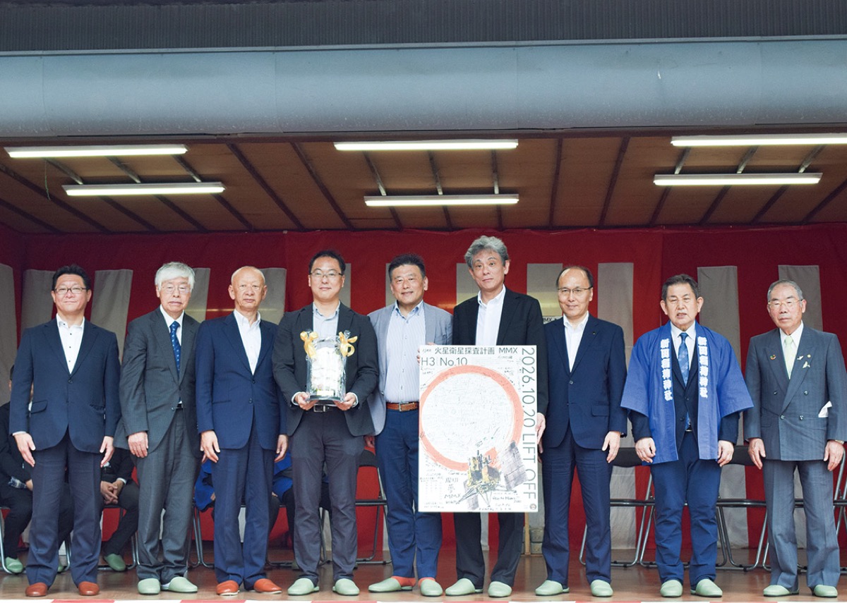 祈願祭後の式典、中央が藤本所長