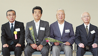 最優秀賞を受賞した澤さん（左から２人目）と山根さん（右から２人目）