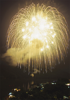 相模湖誕生と同時期に始まり、今年で64回目を迎える花火大会