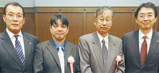 表彰を受けたトラットリアメルカート小川さん（中央左）とブティックＦＵＳＡ清水さん（中央右）