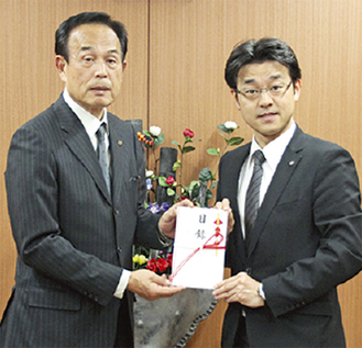 田中社長（右）と加山市長