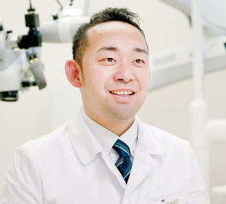 遠藤広規理事長／国立新潟大学歯学部卒業。インプラント治療に10年以上従事。海外の学会では英語で発表。