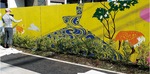 説法地「鹿野園」をモチーフに、画家の平川恒太さんが壁画を制作