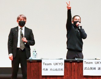 片山代表（左）と武山選手