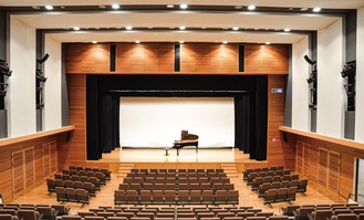 世界３大ピアノの一つ「ベヒシュタイン」のある多目的ホール