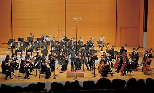 オーケストラの迫力ある演奏がホールに響き渡った