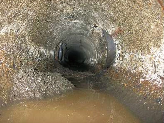 老朽化した下水管のイメージ（相模原市提供写真／第２次相模原市下水道ビジョンより）