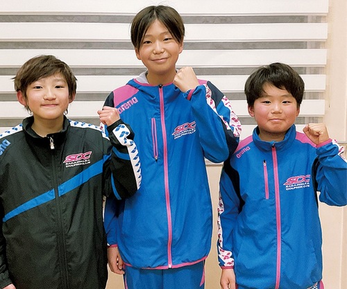 全国へ意欲を燃やす（左から）浅川さん、小山さん、中川さん