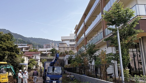 屋台村が設置されるのはふれあいの杜さがみ湖のすぐ隣り。現在工事が進む