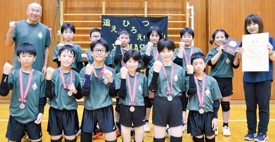 笑顔のYAMASEMI VICTORIESメンバー