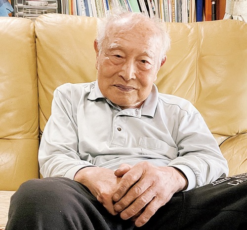 戦時中の様子を振り返った原さん