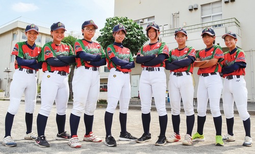 （左から）樹山優葉さん、坂井友奏さん、行田佐和子さん、平本心愛さん、佐藤栞さん、三浦莉菜さん、中濱歩未さん、樹山優莉さん