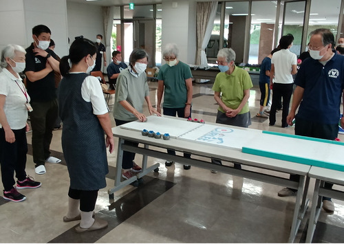 カーレットを楽しむ参加者