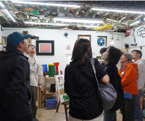 過去のスタジオ見学風景（事務局提供）