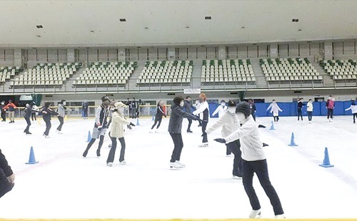 スケートを楽しむ来場者（写真は過去営業時）