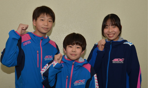 大会に挑む（左から）小山さん、中村さん、岩井さん