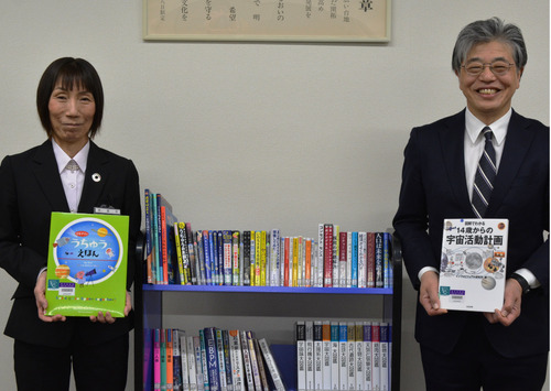 安藤代表取締役専務（右）と細川教育長