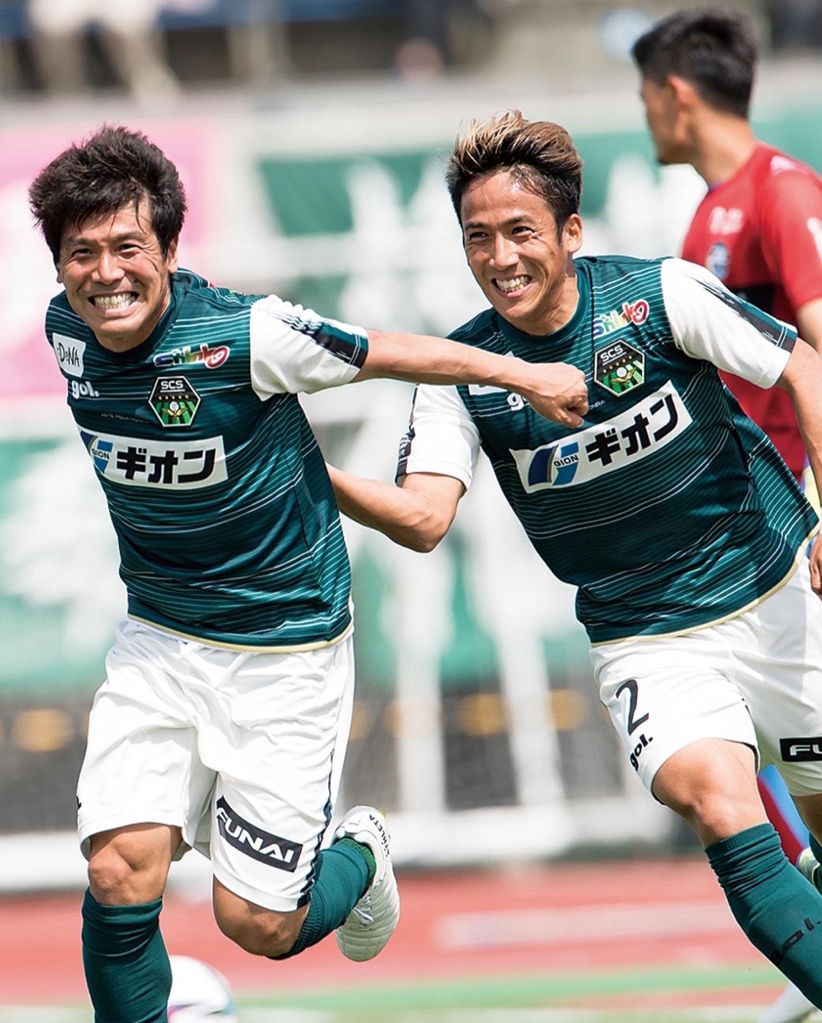 ゴールを決め喜ぶ清原（左）＝SC相模原提供