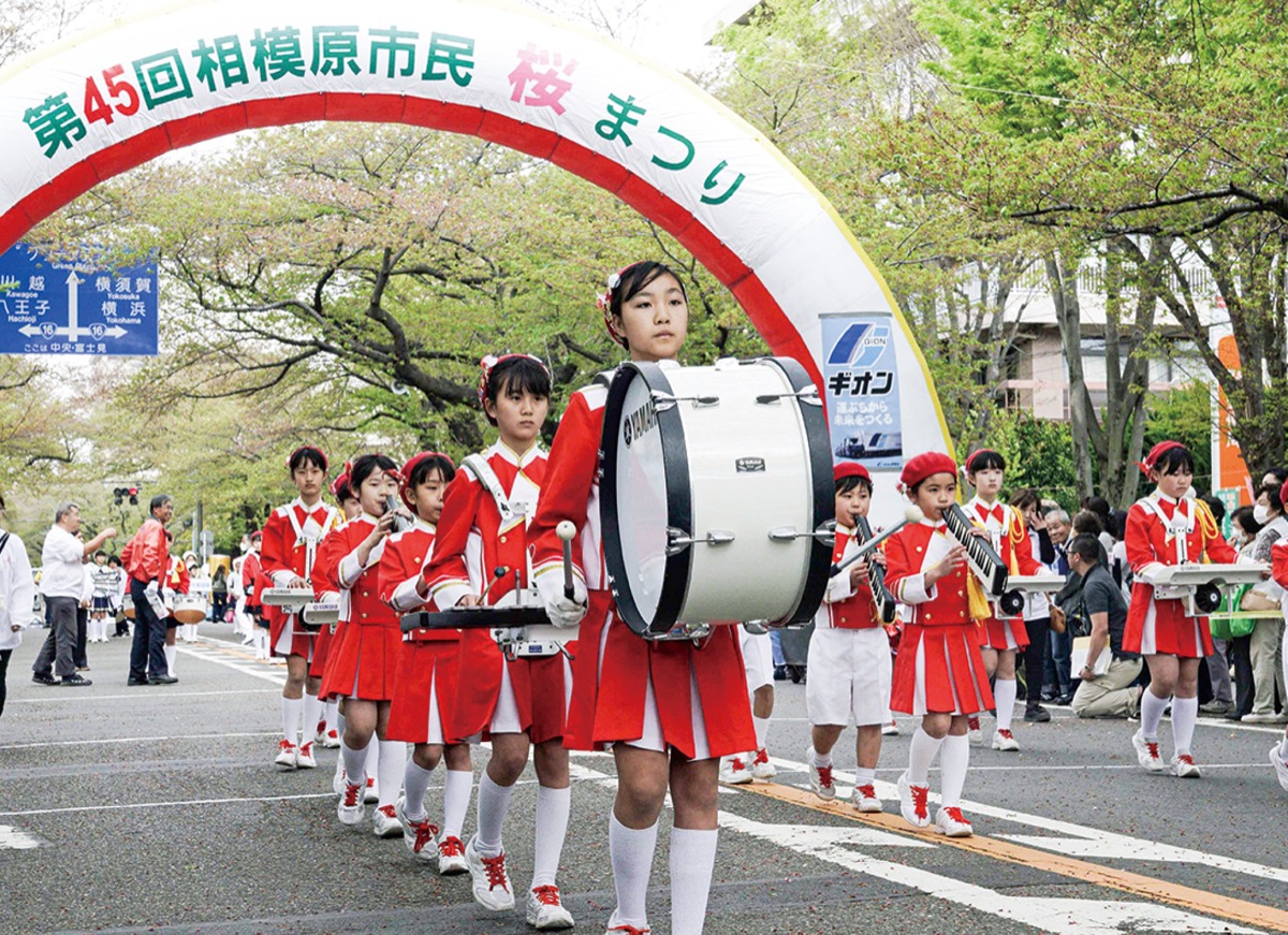 ２０１８年に盛大に行われたパレード＝市提供