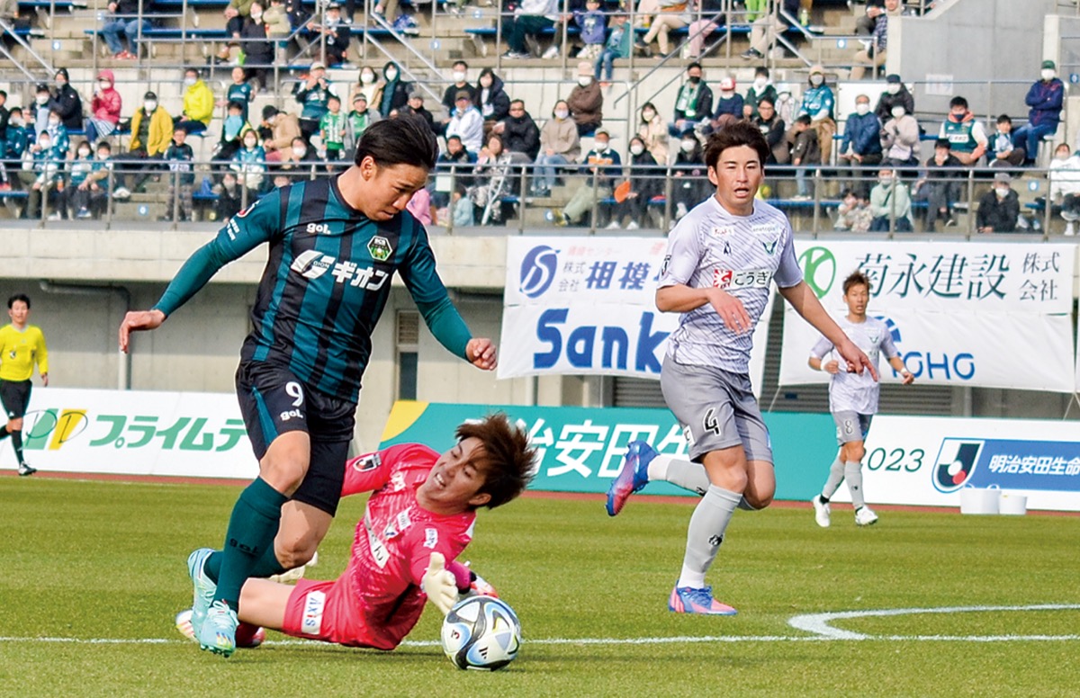 落ち着いてキーパーをかわしゴールを挙げた藤沼