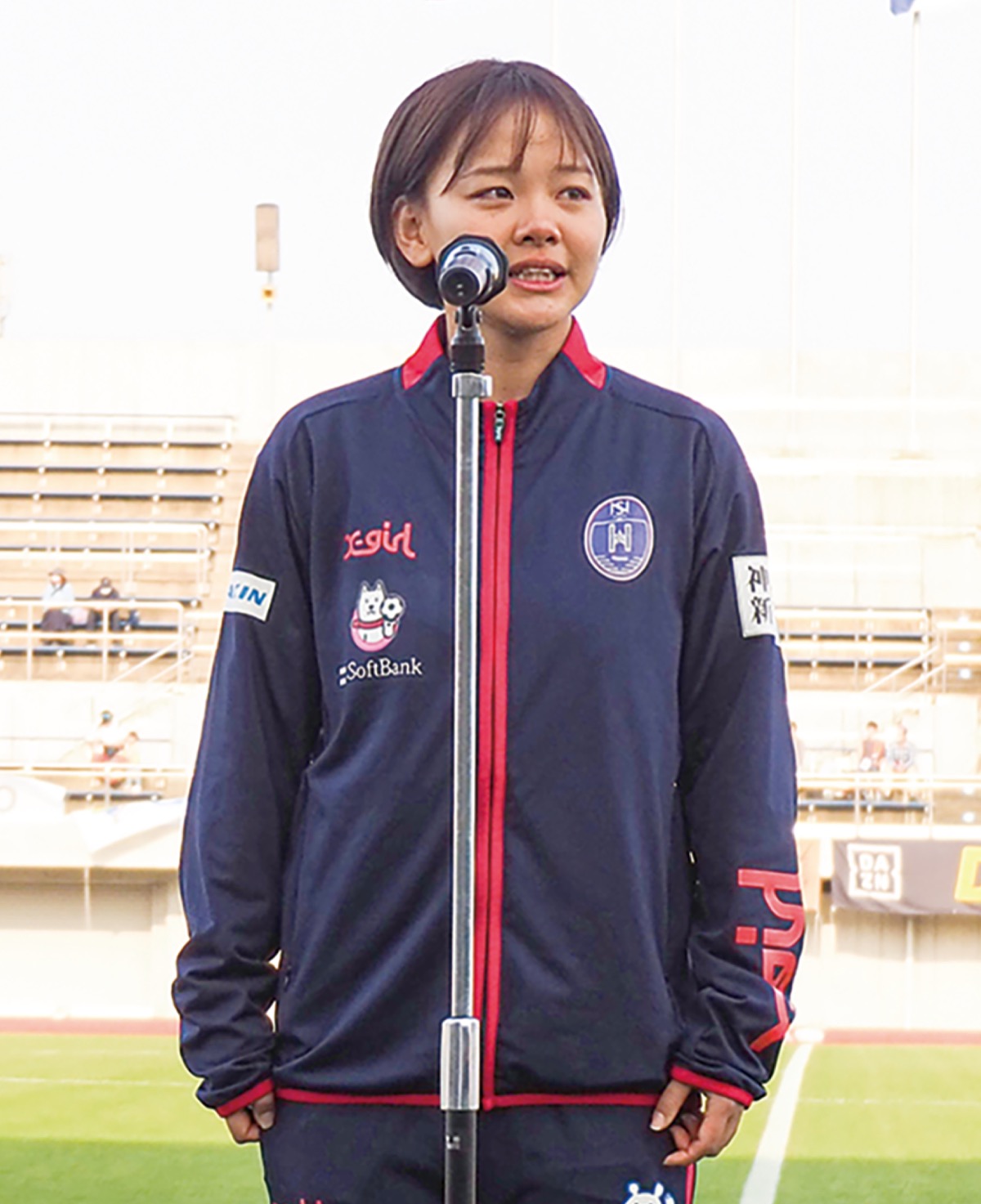 試合後、ファンの前で挨拶する牛久保選手