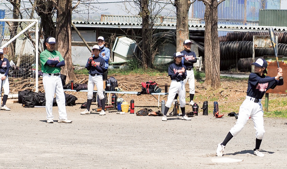 結成後、練習に励むチーム