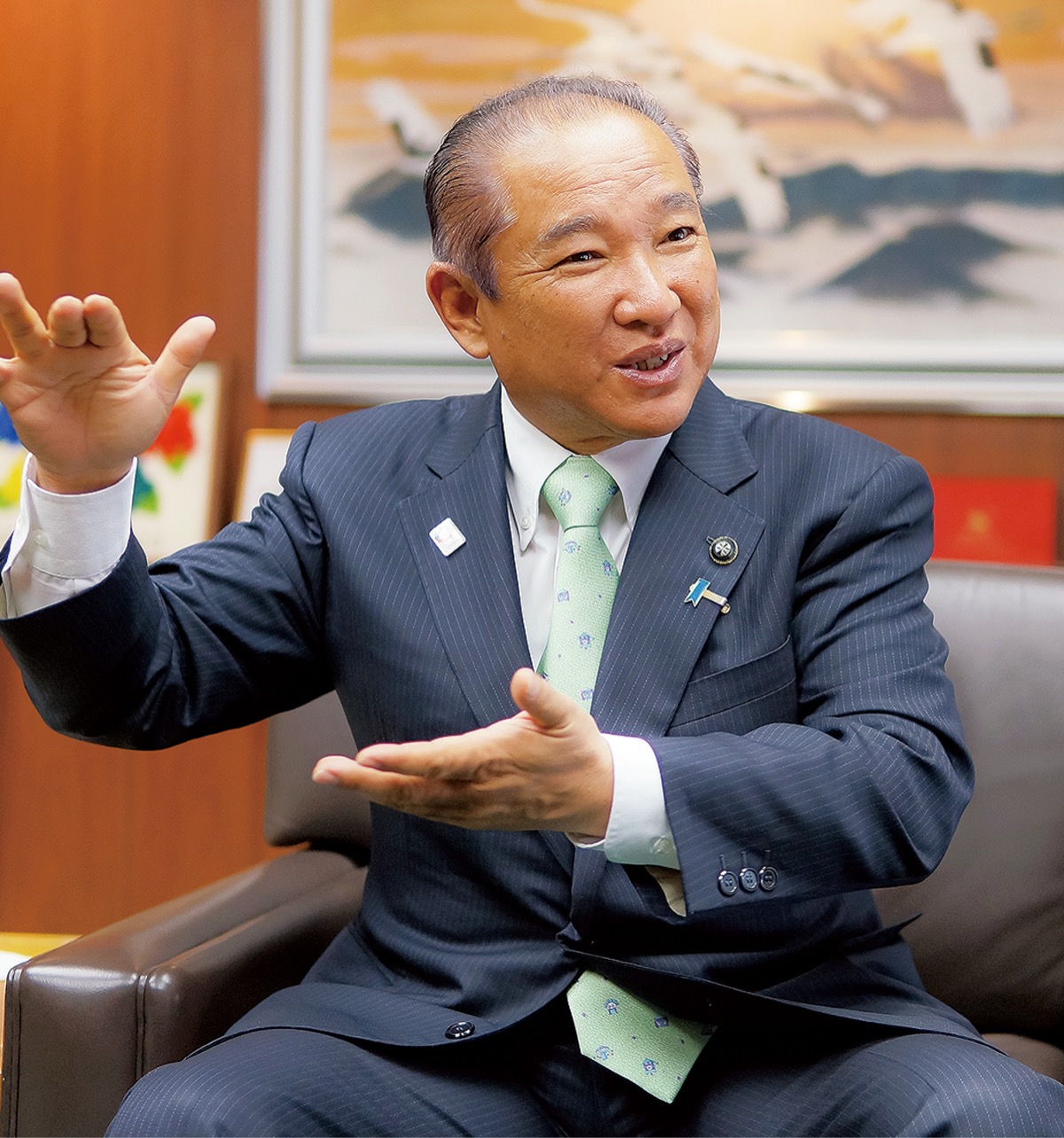 子育て、人権条例案などについて話す本村市長