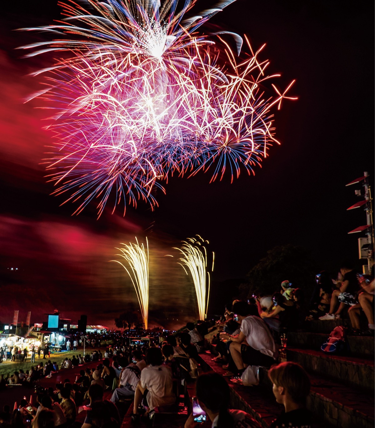 1万発が夜空照らす (写真1)