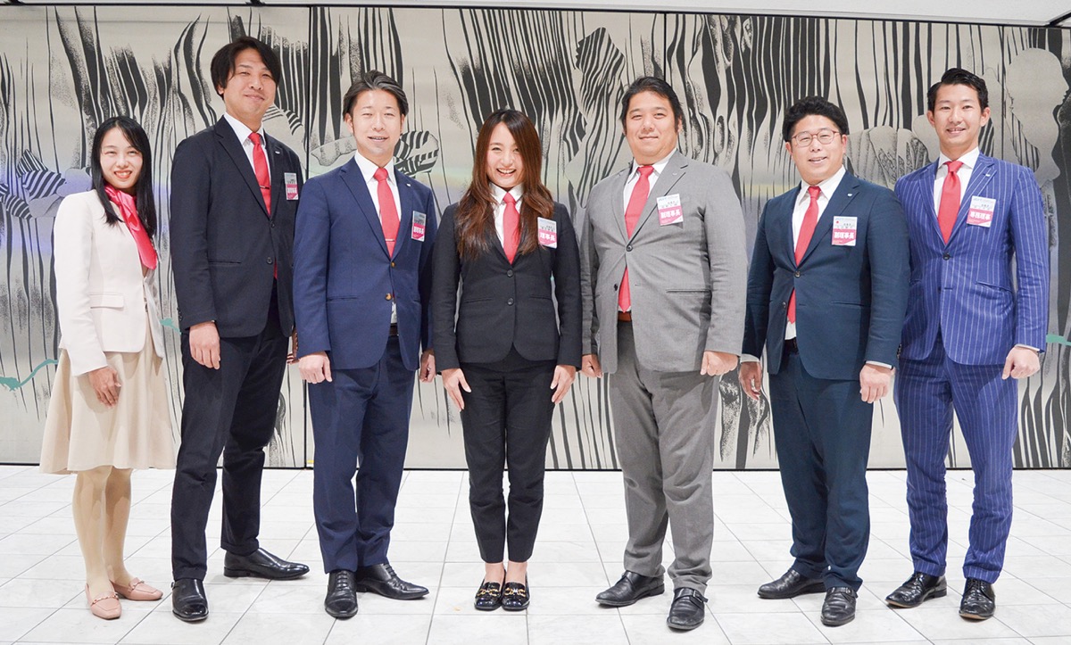 「前へ」新体制で始動