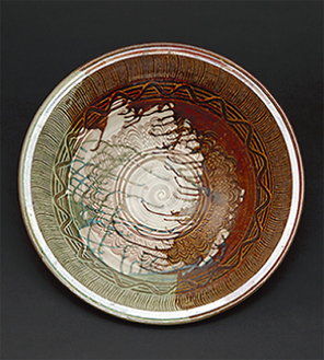 緑褐釉櫛目文大平鉢（りょくかつゆう・くしめもん・おおひらばち）江戸時代17世紀後半、口径52・３cm、高さ16・２cm