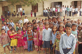 大地震前に撮影したネパールの子どもたち（ネパール・ミカの会提供）