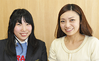 桜田さん（左）と担任の菅沼先生