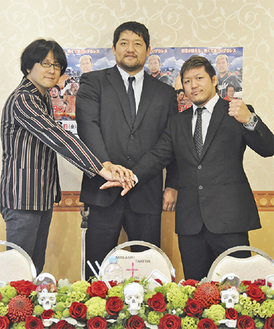 右から竹田誠志選手、石川修司選手、石田小吉さん（５月10日）