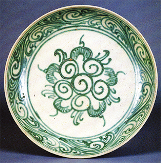 白釉緑彩花文盤ミャンマー15〜16世紀山田義雄コレクション