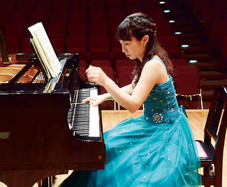 柳生絵美子さんのピアノはエネルギッシュさが魅力
