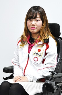日本代表ジャージを身に着ける水田光夏さん