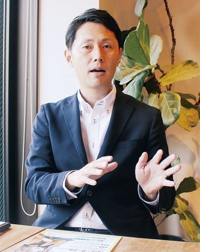 ２月の催しについて話す奥澤さん