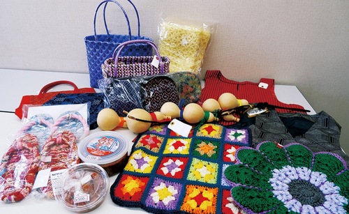 能登半島の会員ら手づくりの小物など