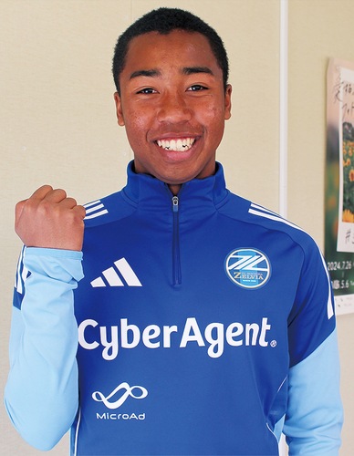 「チームに貢献したい」と話す真也加選手